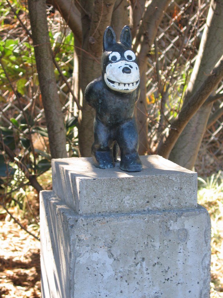 felix the cat statue